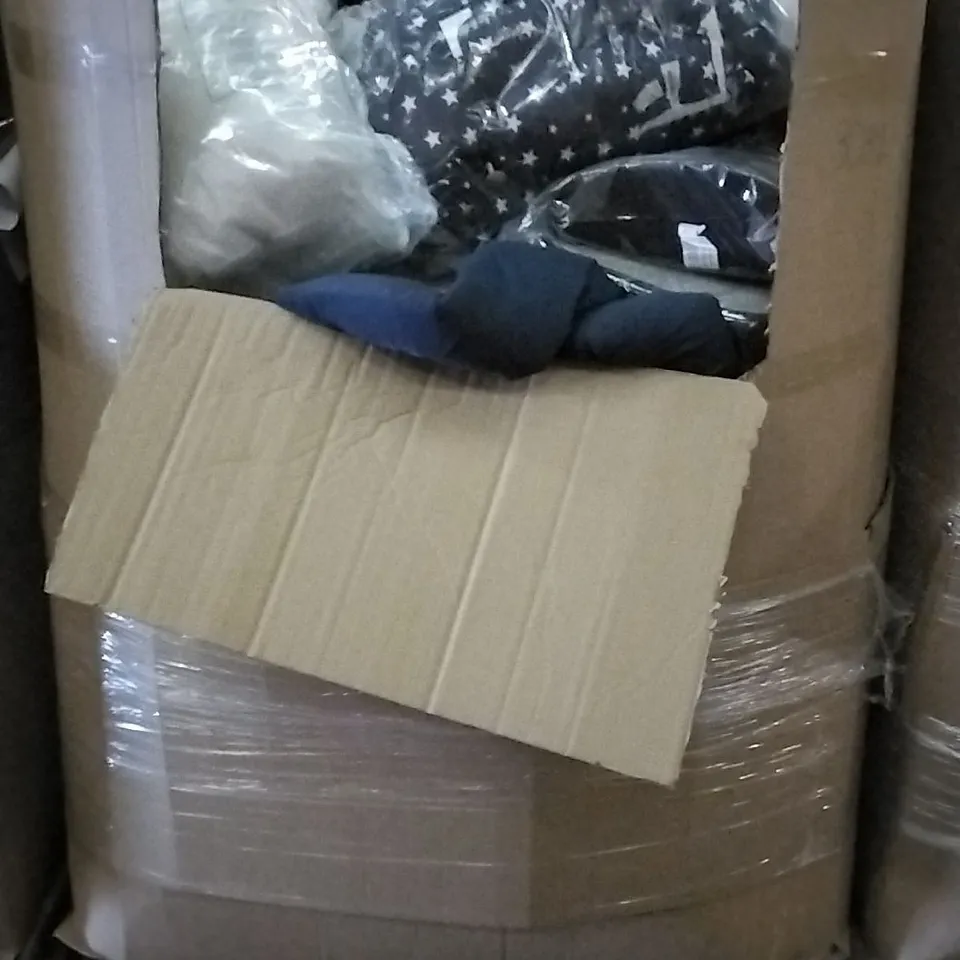 PALLET OF ASSORTED HOUSEHOLD GOODS TO INCLUDE KNEE CUSHION, FOAMULA CUSHION, AND NECK PILLOW ETC.