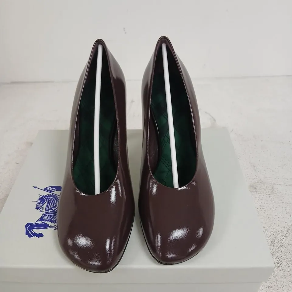 BURBERRY BURGUNDY PATENT LEATHER COURT SHOES – UK 5 (EU 38)