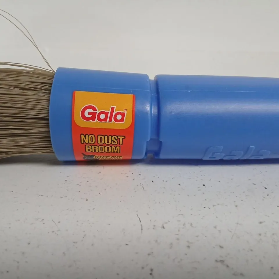 GALA NO DUST BROOM – BLUE PLASTIC HANDLE WITH NATURAL BRISTLE HEAD