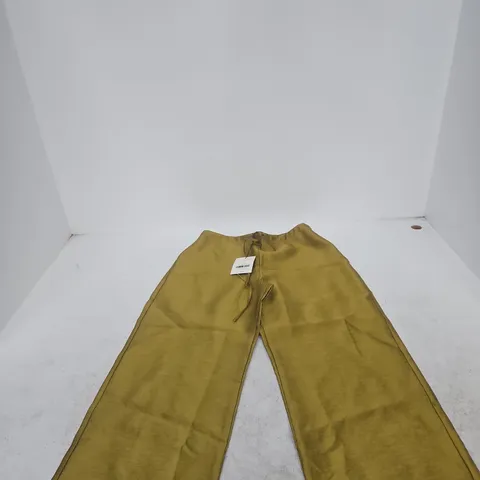 REFORMATION OLINA CROPPED PANT β CHARTREUSE β M