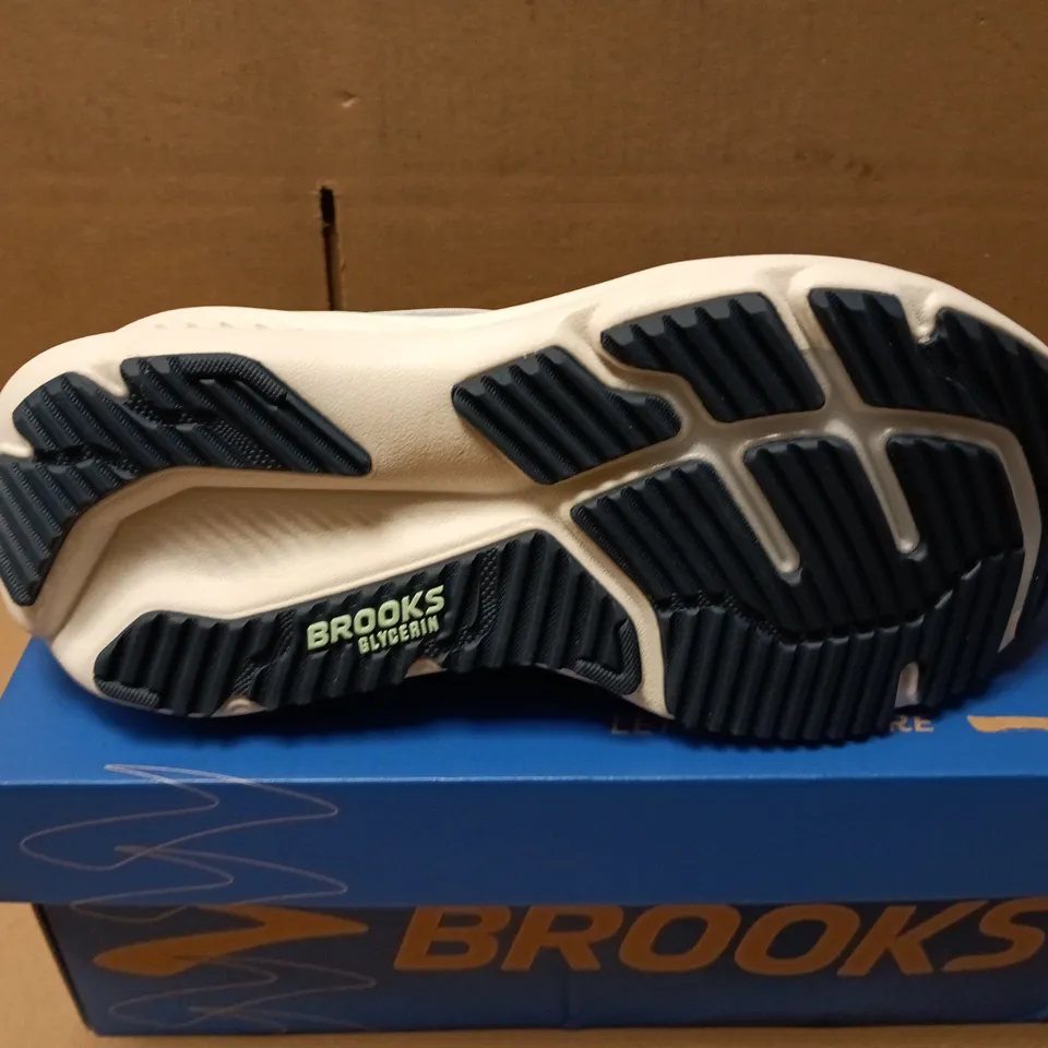 BOXED PAIR OF BROOKS GLYCERIN 23 TRAINERS IN NAVY - UK 4.5