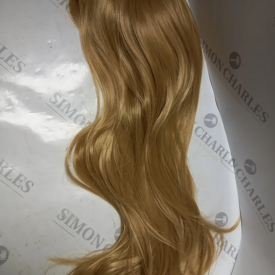 22" GOLDEN BLONDE WAVY LAYERED WIG