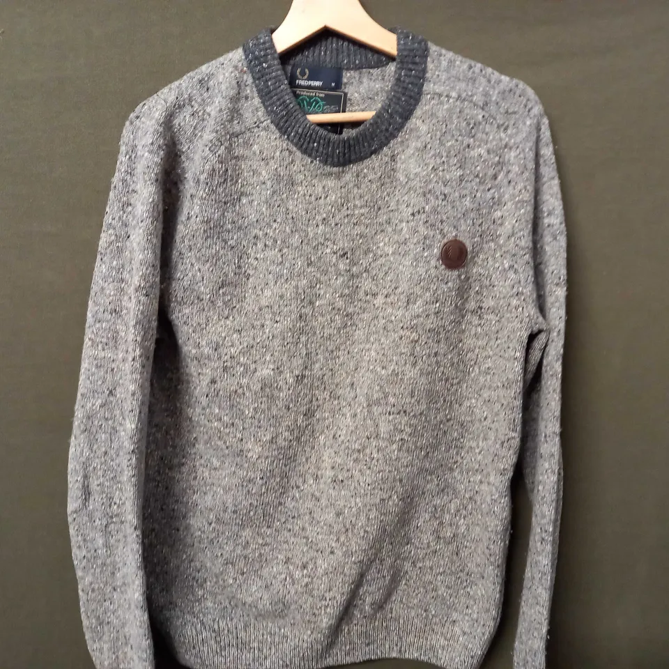 FRED PERRY KILCARRA ROUND NECK SWEATER IN GREY - MEDIUM