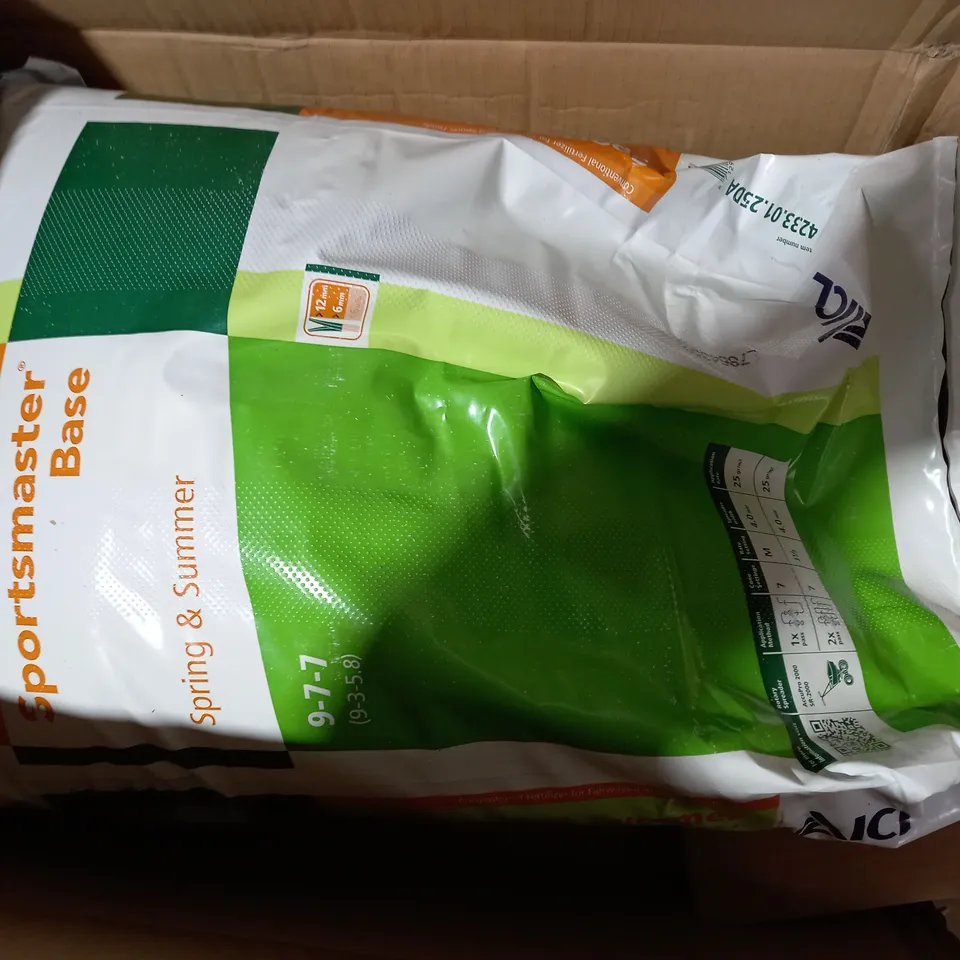 BOXED BAGGED SPORTSMASTER BASE CONVENTIONAL FERTILISER - SPRING AND SUMMER