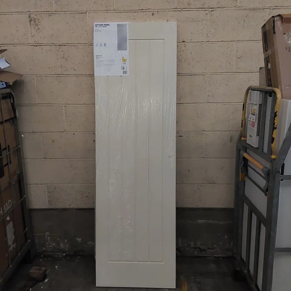 COTTAGE PANEL WHITE PRIMED INTERNAL DOOR // 1981 X 610 X 35MM