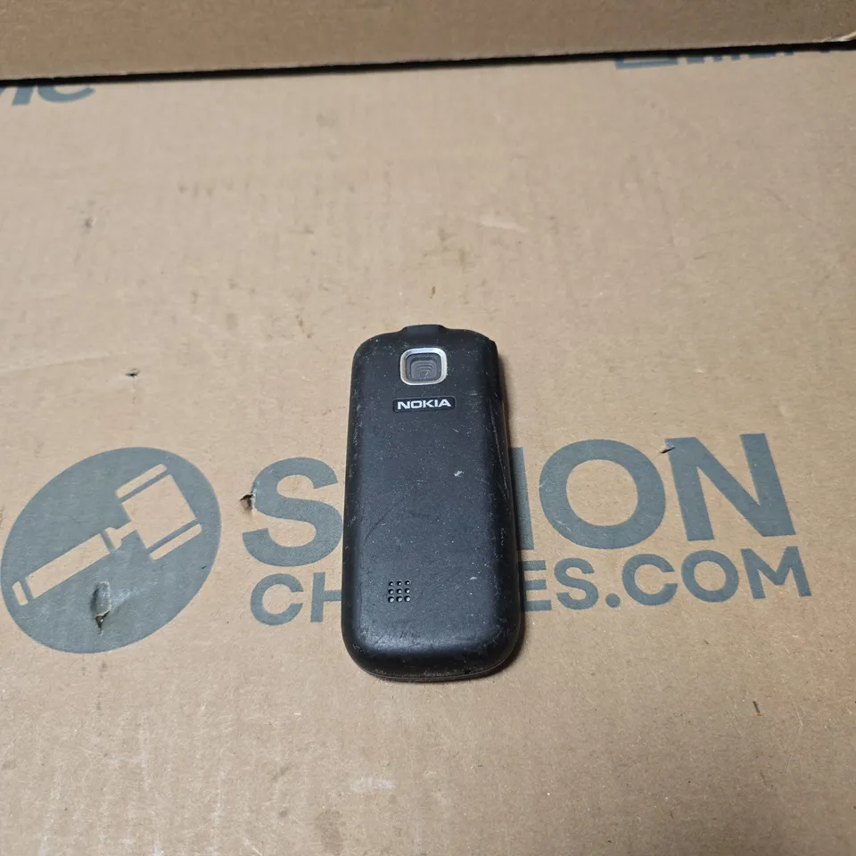 NOKIA 2330 SILVER/BLACK PHONE