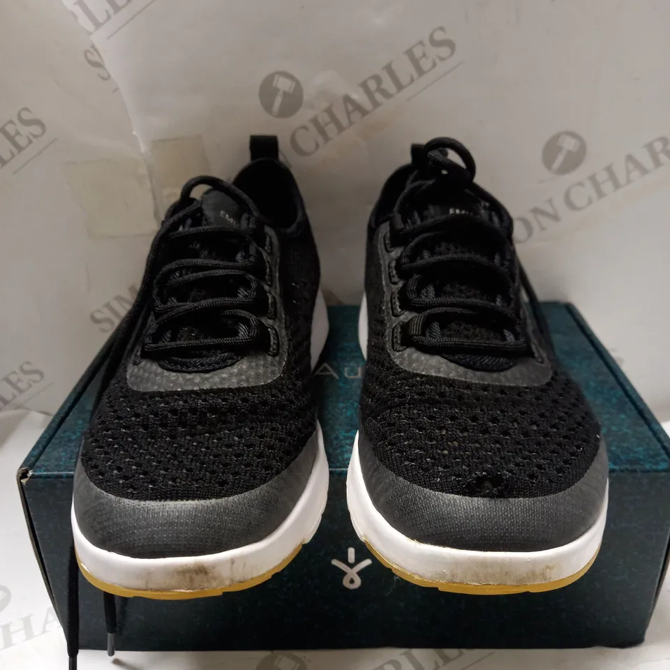 EMU AUSTRAILIA BLACK KNITTED COTTON TRAINERS - SIZE 