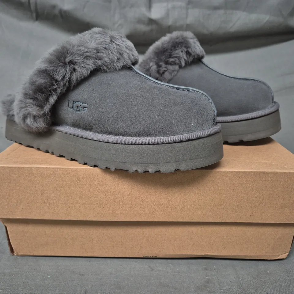 BOXED PAIR OF UGG WOMEN'S DISQUETTE SLIPEPRS IN GREY UK SIZE 8