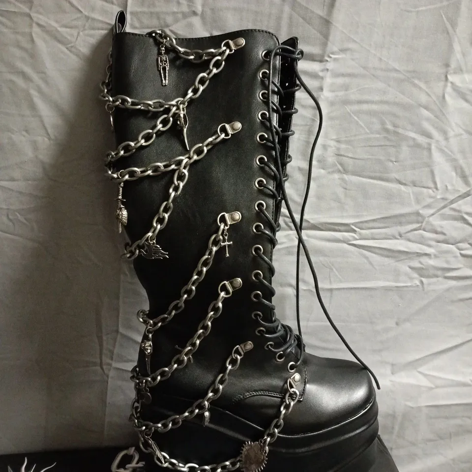 BOXED KOI THE AMYGDALA BOOTS IN BLACK - UK 3