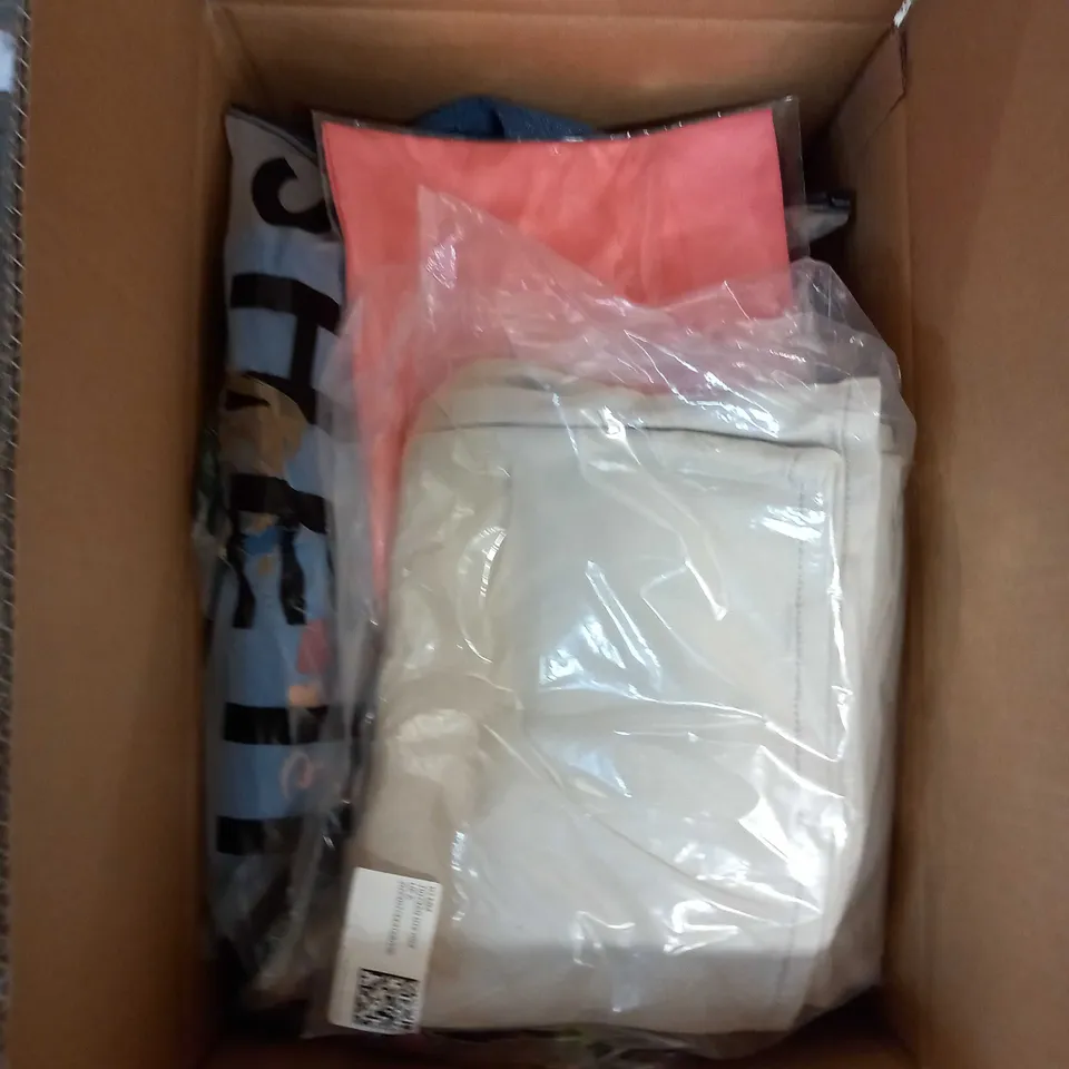 BOX OF APPROX 35 ASSORTED CLOTHING ITEMS TO INCLUDE - DRESSES, T-SHIRTS AND TROUSERS
