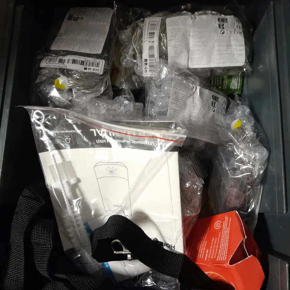 APPROXIMATELY 10 HOUSEHOLD ITEMS TO INCLUDE CHAMPAGNE STOPPER, CISVIS CUTTING WHEELS, TOILET CLEANING WIPES, ETC - COLLECTION ONLY