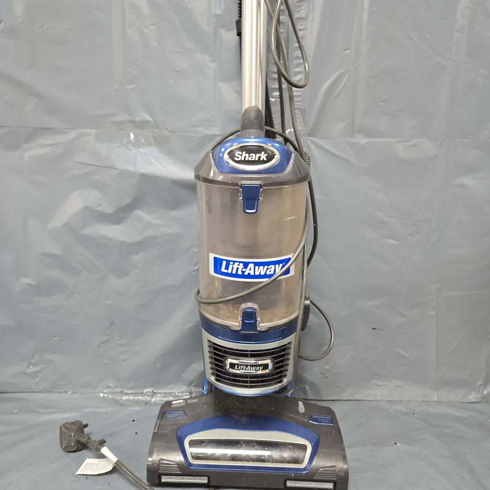 SHARK LIFTAWAY CORDED HOOVER 