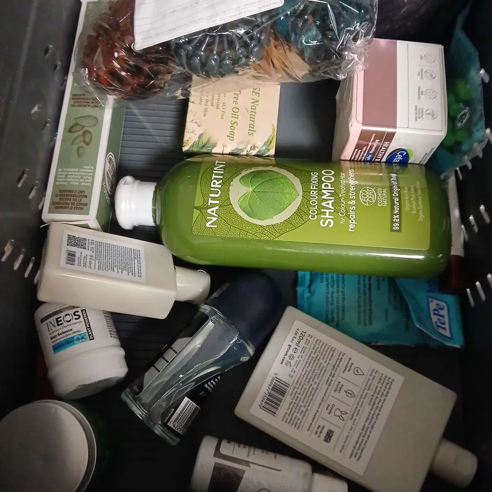 APPROXIMATEY 20 ASSORTED HEALTH AND BEAUTY PRODUCTS TO INCLUDE - CERAVE HYDRATING CLEANSER - AMELIORATE NOURISHING BODY WASH - ELF CAMO LIQUID BLUSH IN DUSTY ROSE - ETC