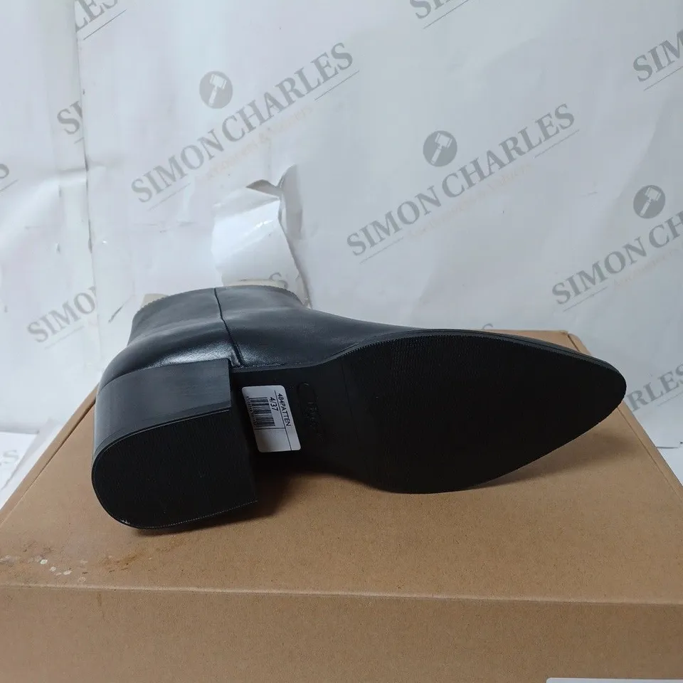 BOXED PAIR OF DUNE LONDON POINTED TOE LOW BLOCK HEEL ANKLE BOOTS IN BLACK SIZE 4
