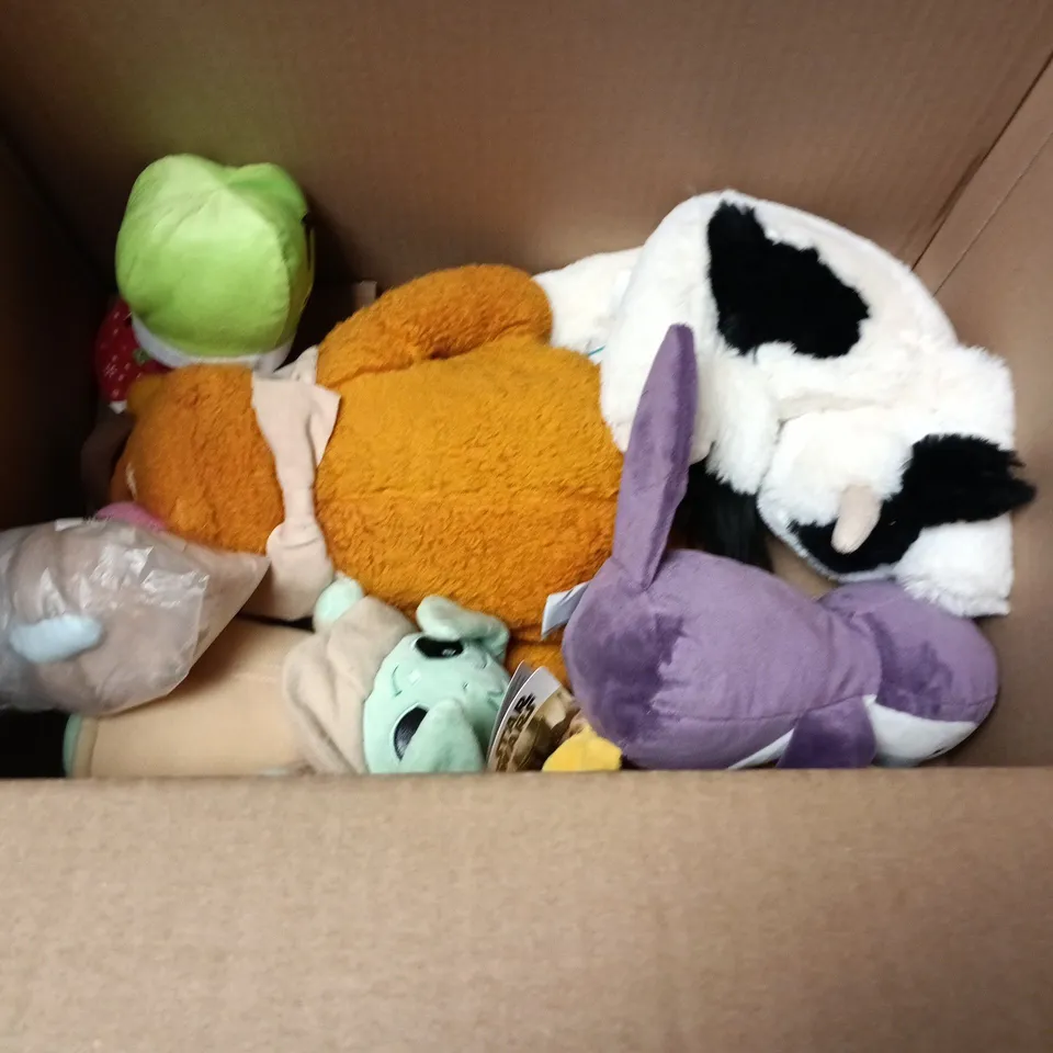 LOT OF APPROXIMATELY 14 ASSORTED PLUSH TOYS 