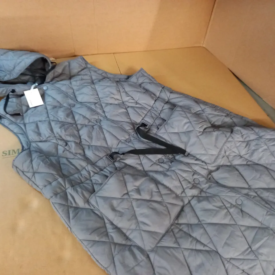 CAPSULE OUTERWEAR GREY LONGLINE QUILTED GILET - UK 22