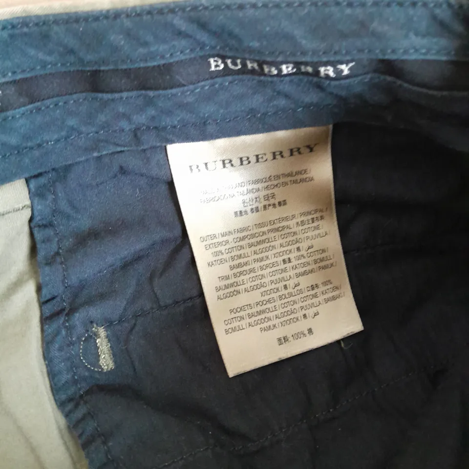 GREEN BURBERRY SHORTS SIZE 52