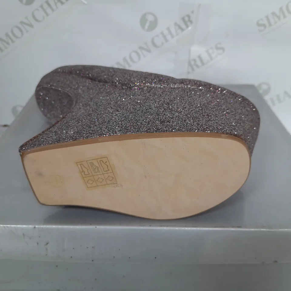 BOXED PAIR OF CASANDRA PLATFORM HEELS SHOES IN MULTI GLITTER - SIZE 37