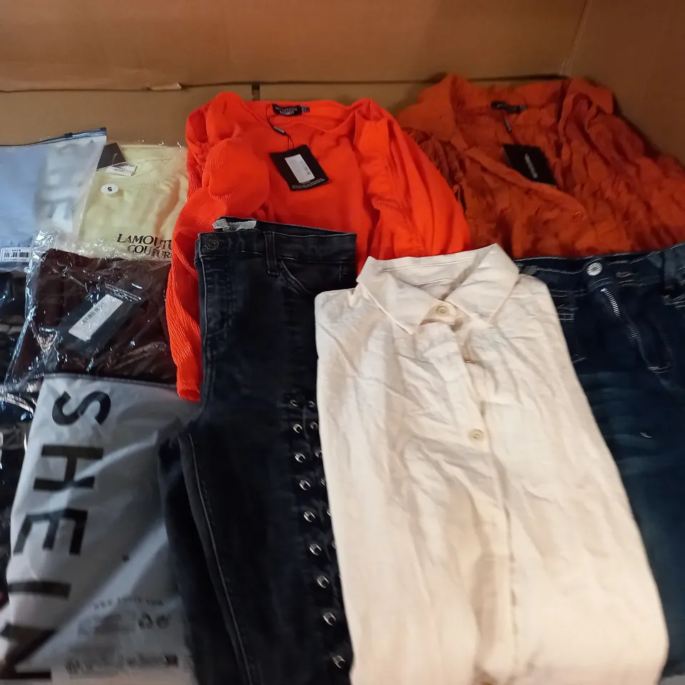 LARGE QUANTITY OF ASSORTED CLOTHING ITEMS TO INCLUDE SHEIN, PRETTYLITTLETHING AND LAMOUTRE