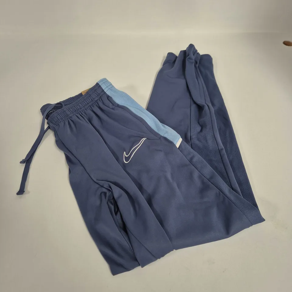 NIKE TRACK PANTS SIZE M