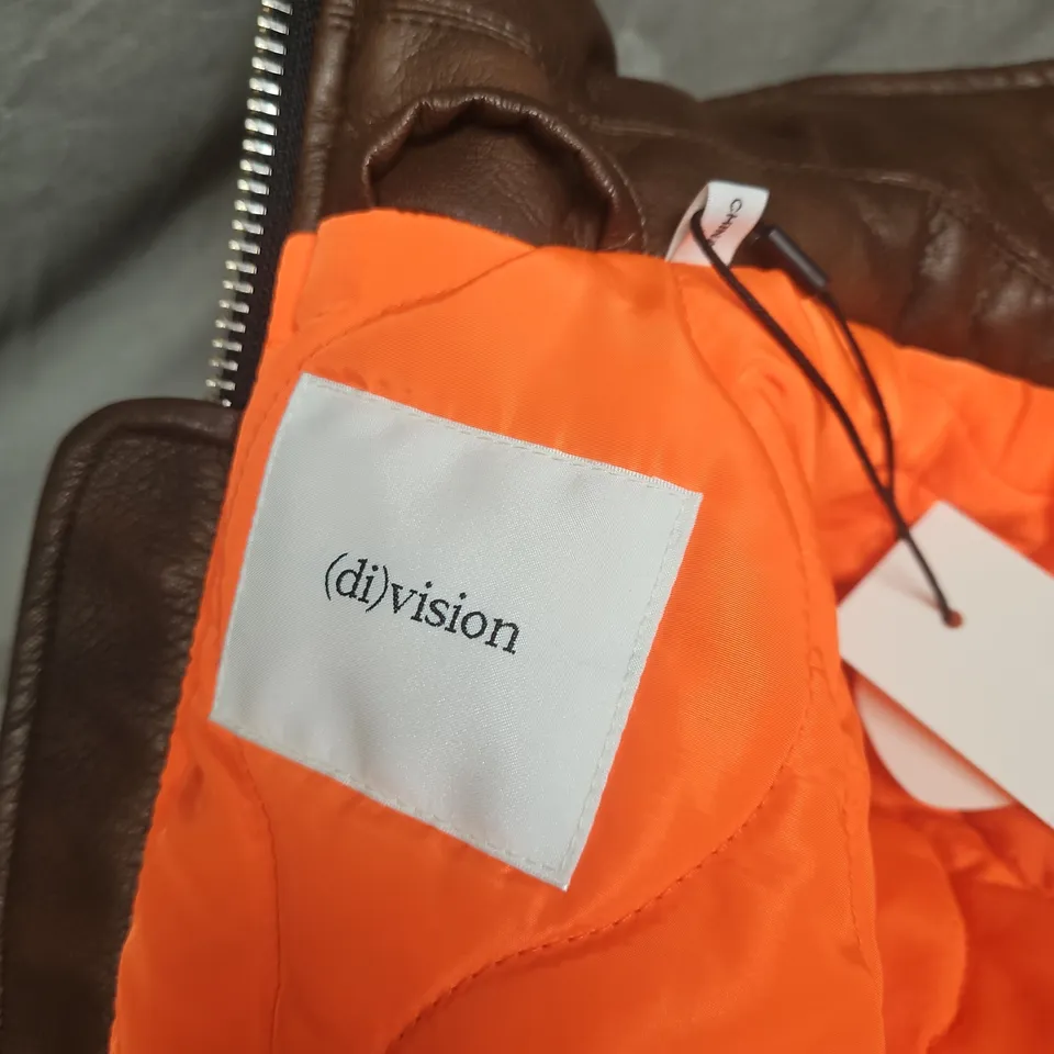 DIVISION AW24 SPLIT BOMBER JACKET 10016, BROWN FAUX LEATHER, SIZE M
