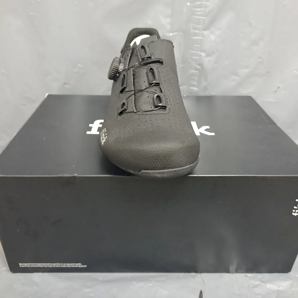 BOXED PAIR OF FI'ZI:K TEMPO SHOES IN BLACK SIZE UK 8.5