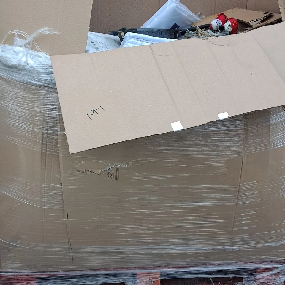 PALLET OF ASSORTED HOUSEHOLD ITEMS TO INCLUDE HOME FABRICS, COOKWARE, SEASONAL AND HOUSEHOLD ITEMS