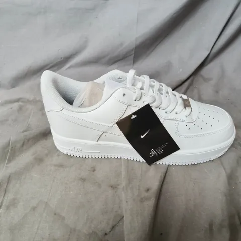 UNBOXED NIKE AIR FORCE 1 LOW WHITE SNEAKERS – UK SIZE 9 WITH NIKE KEYRING