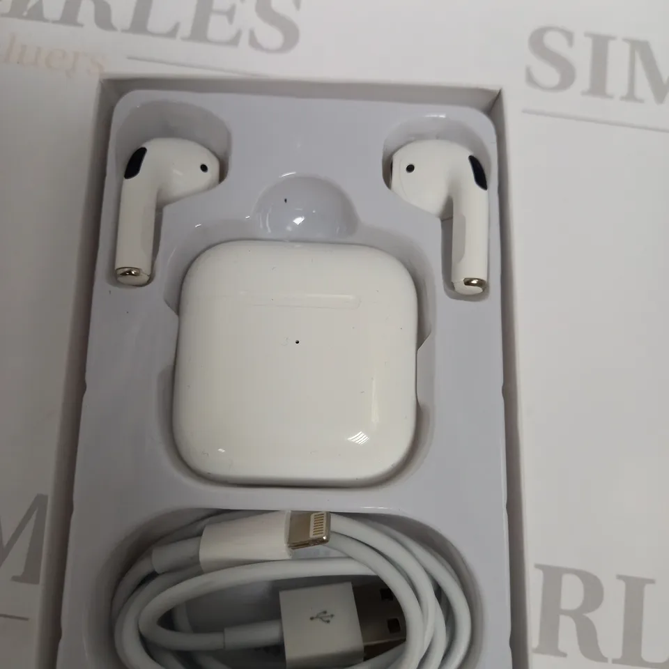 BOXED BLUETOOTH WIRELESS EARBUDS - WHITE. 