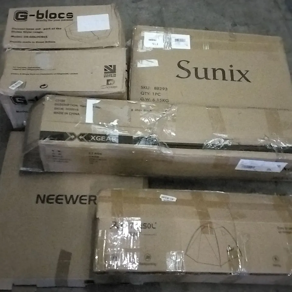 PALLET OF ASSORTED ITEMS INCLUDING G-BLOCS PARASOL BASE SET, XGEAR ADJUSTABLE BACK PADDING CHAIR, ARTEESOL TENT, SUNIX, NEEWER, KANEHIMI FITNESS TRAMPOLINE WITH HANDLE BAR