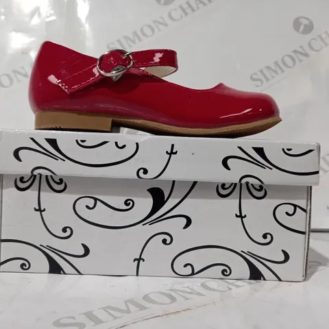 BOXED PAIR OF SEVVA KIDS SHOES IN RED SIZE 8