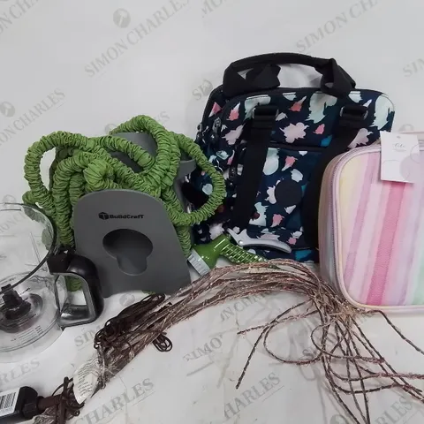 LOT OF 5 ASSORTED HOUSEHOLD ITEMS TO INCLUDE TILI MAKE UP ORGANISER,KILLING BAG AND BUILD CRAFT HOSE