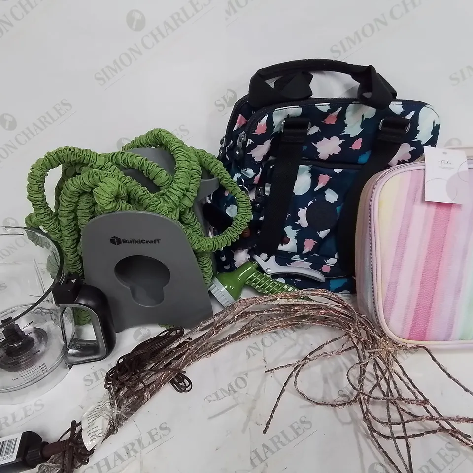 LOT OF 5 ASSORTED HOUSEHOLD ITEMS TO INCLUDE TILI MAKE UP ORGANISER,KILLING BAG AND BUILD CRAFT HOSE