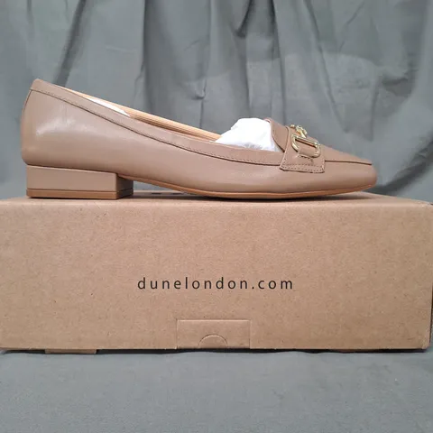 BOXED PAIR OF DUNE LONDON 781 GRACIE LOW BLOCK HEEL SQUARE TOE SHOES IN CARAMEL SIZE 5