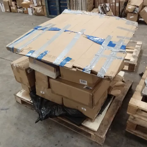 PALLET OF ASSORTED OUTDOOR LIGHTING AND GARDEN DECOR PRODUCTS 