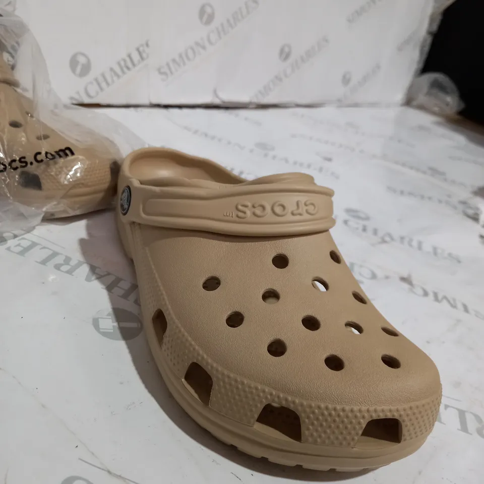 PACKAGED BEIGE UNISEX CROCS - SIZE UK 5 M & UK 7 W
