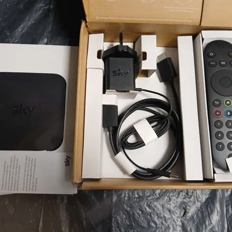 SKY PUCK IP061 ANTHRACITE – STREAMING MEDIA DEVICE WITH REMOTE & POWER ADAPTOR