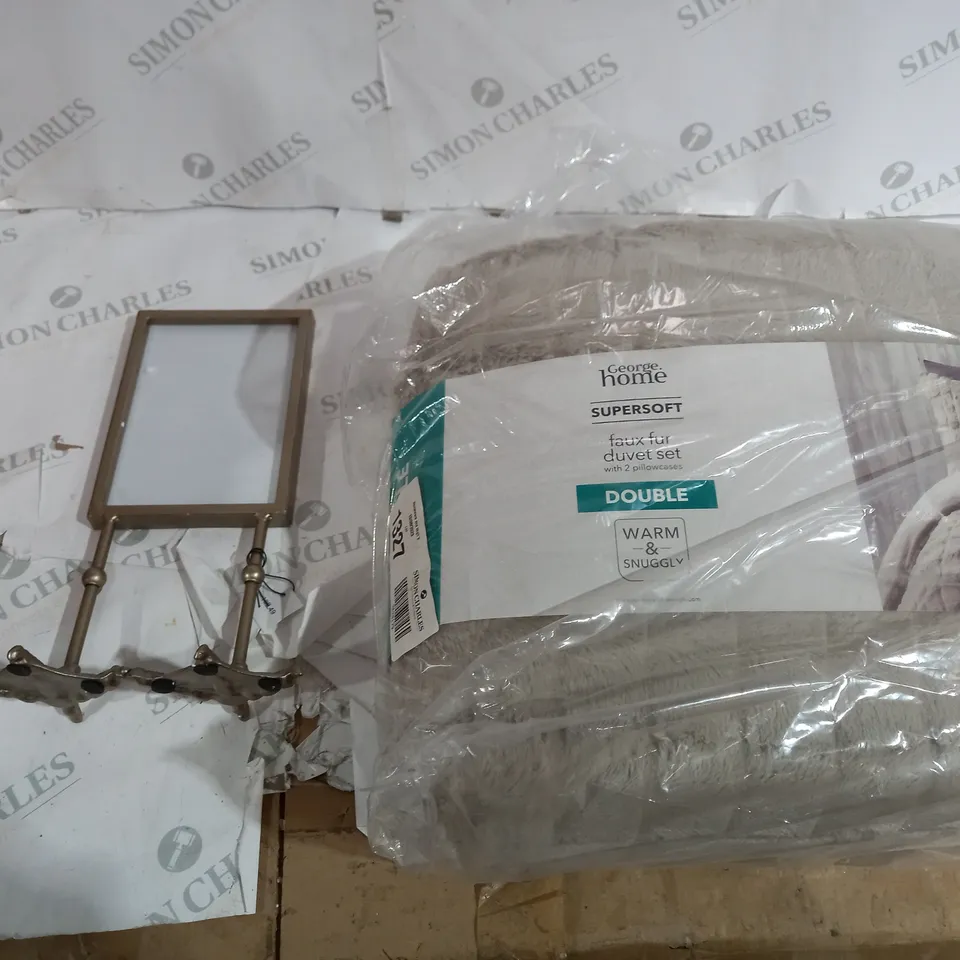 LOT OF APROXIMATELY 15 ASSORTED HOUSEHOLD ITEMS TO INCLUDE SLAM DESCALER, HEMMING TAPE, ELASTIC SHOELACE, AND SKY TV REMOTE ETC. 