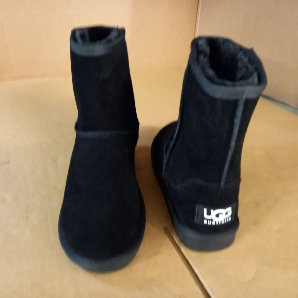 UGG BLACK BOOTS - 41