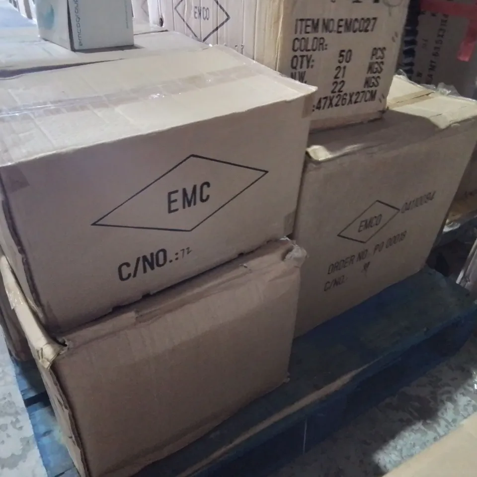 PALLET CONTAINING 8 MULTIPACK BOXES OF ASSORTED LIGHTING ITEMS TO INCLUDE EMCO DOWNLIGHTS AND 4-LAMP CEILING LIGHTS