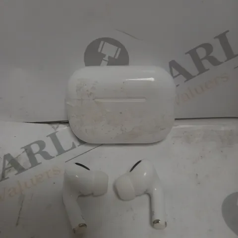 DESIGNER IN EAR WIRELESS HEADPHONES & CHARGING CASE IN WHITE