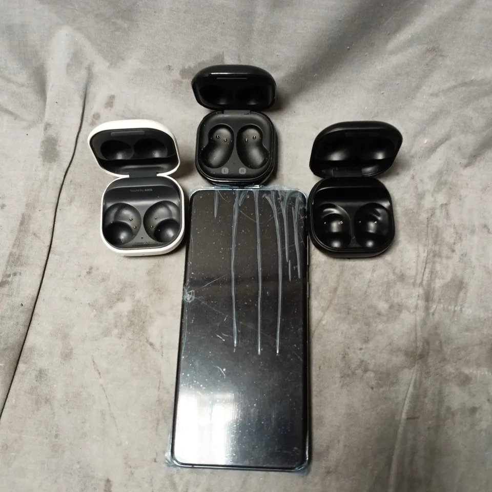 4 ASSORTED ELECTRICAL ITEMS TO INCLUDE SAMSUNG BUD CASES AND BROKEN SAMSUNG SMARTPHONE