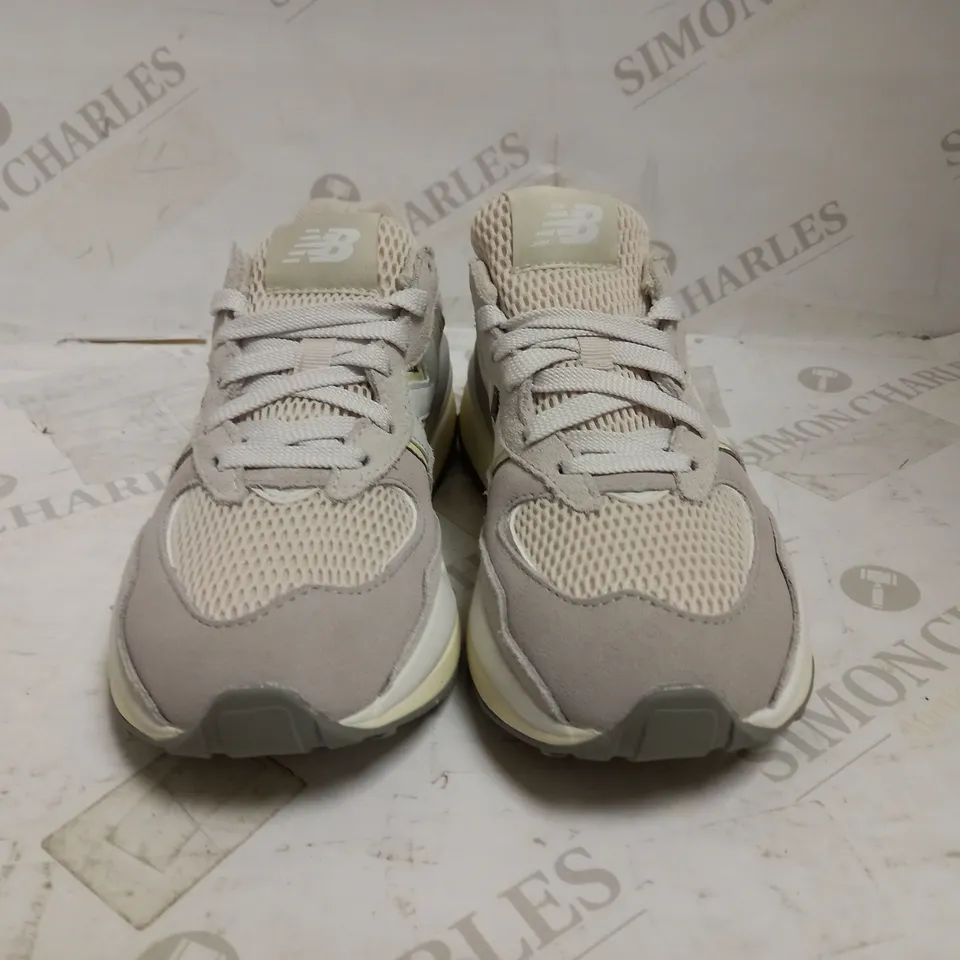 NEW BALANCE LACE UP TRAINERS UK SIZE 3.5