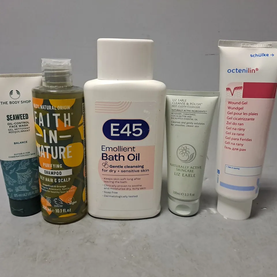 APPROXIMATELY 15 ASSORTED COSMETIC PRODUCTS TO INCLUDE - E45 BATH OIL , LIZ EARLE CLEANSER , THE BODY SHOP SEAWEED ETC