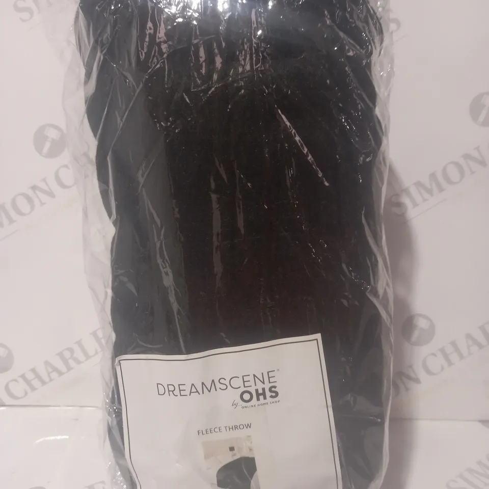 DREAMSCENE BY OHS FLEECE THROW IN BLACK