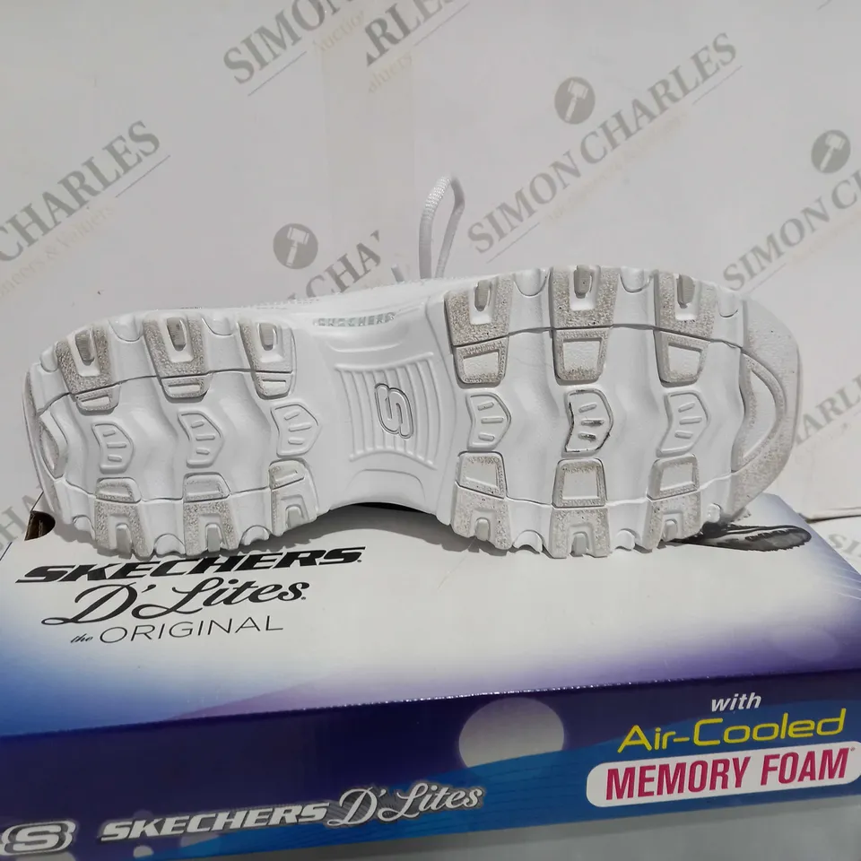 BOXED SKECHERS WOMEN'S D'LITES BRIGHT SKY SNEAKER - SIZE UK 7