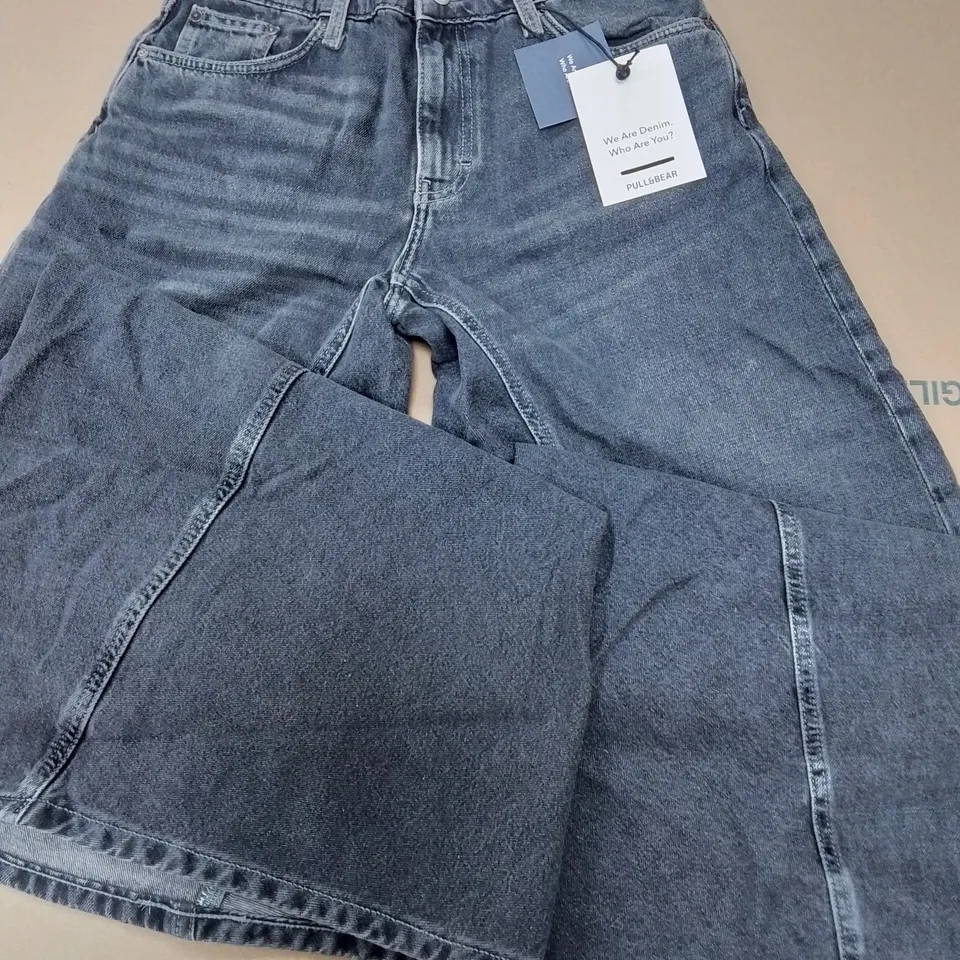 PULL AND BEAR EXTRA FLARED DENIM JEANS IN WASHED BLACK - EUR 38