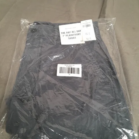 SEALED ABERCROMBIE & FITCH 7 PLAINFRONT SHORTS IN NAVY - SIZE 32