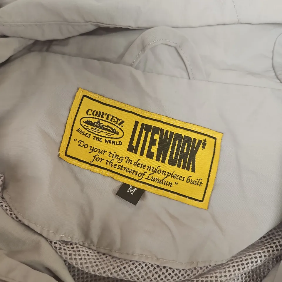 CORTEIZ LIFEWORK GREY HOODED WINDBREAKER JACKET – SIZE M 