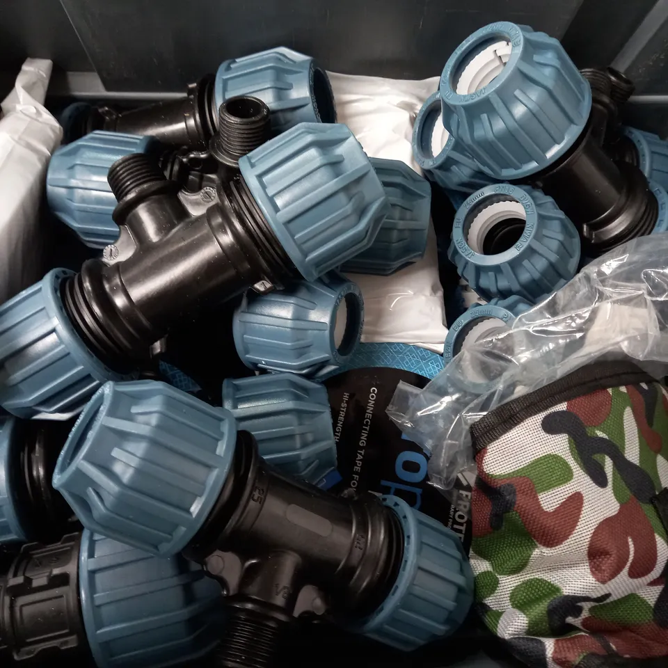 BOX OF APPROXIMATELY 12 ASSORTED ITEMS TO INCLUDE - PROTEC PRO JOINT CONNECTING TAPE - BATH SHOWER HEAD -SIKAFLEX 522 ECT